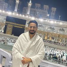 بعد أداء مناسك الحج، يثير الفنان حمادة هلال قلق جمهوره لسبب معين.